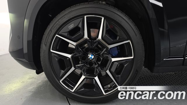 BMW XM 4.4 — пробег 22 716 км — фото 5 из 5