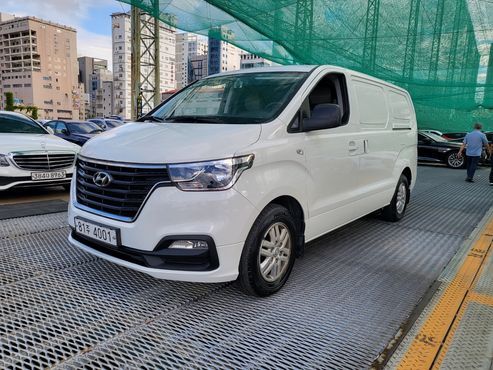 Hyundai Starex Van 3-Seater Smart — пробег 66 779 км — фото 2 из 5