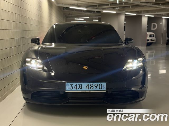 Porsche Taycan 4S — пробег 18 000 км — фото 1 из 5