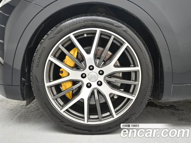 Maserati Levante из Кореи Encar