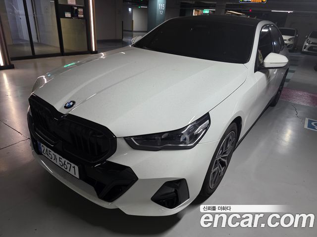 BMW 5-Series 520i M Sport — пробег 3 100 км — фото 1 из 5