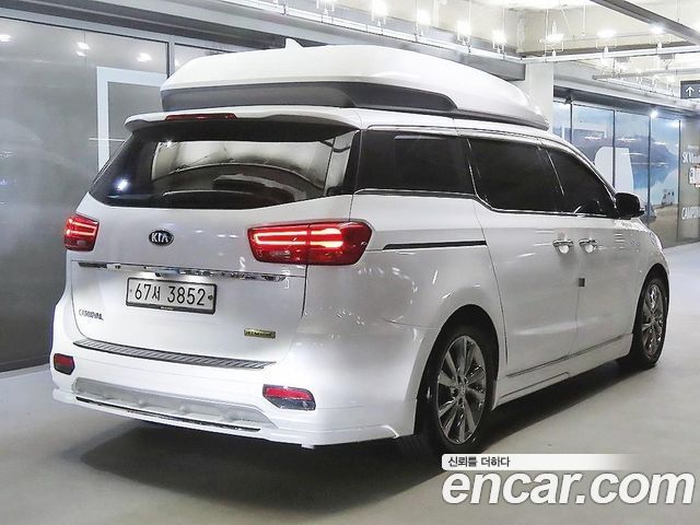 Kia Carnival Gasoline 7-Seater Hi-Limousine President — пробег 205 911 км — фото 4 из 5