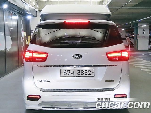 Kia Carnival Gasoline 7-Seater Hi-Limousine President — пробег 205 911 км — фото 5 из 5