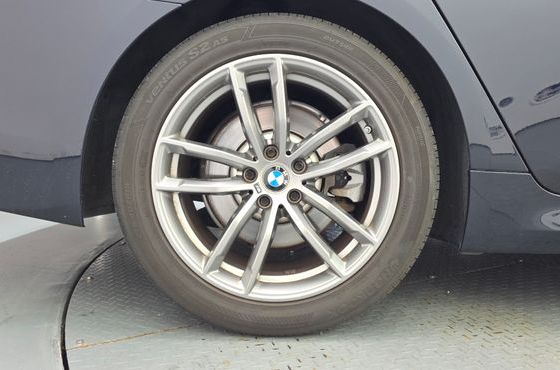 BMW 5-Series 520d M Sport Package Plus — пробег 143 322 км — фото 5 из 5