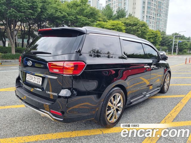 Kia Carnival Gasoline 7-Seater Limousine President — пробег 169 237 км — фото 3 из 5
