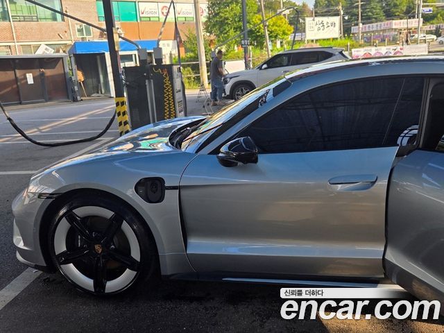 Porsche Taycan Base 4 — пробег 6 700 км — фото 3 из 5