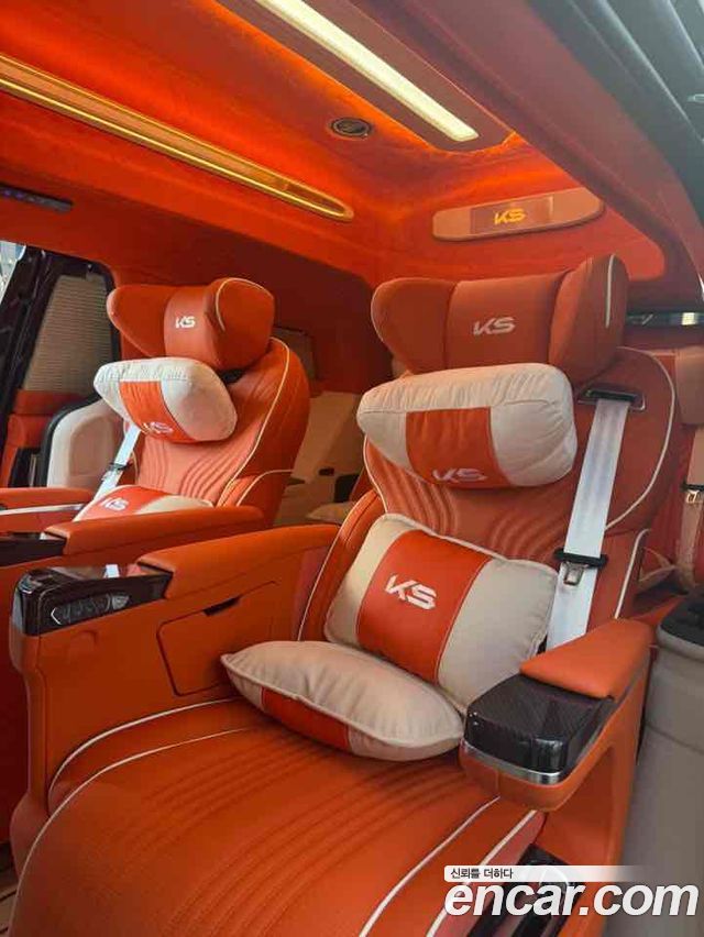 Kia Carnival HEV 9-Seater Hi-Limousine (Special vehicle) — пробег 4 000 км — фото 1 из 5