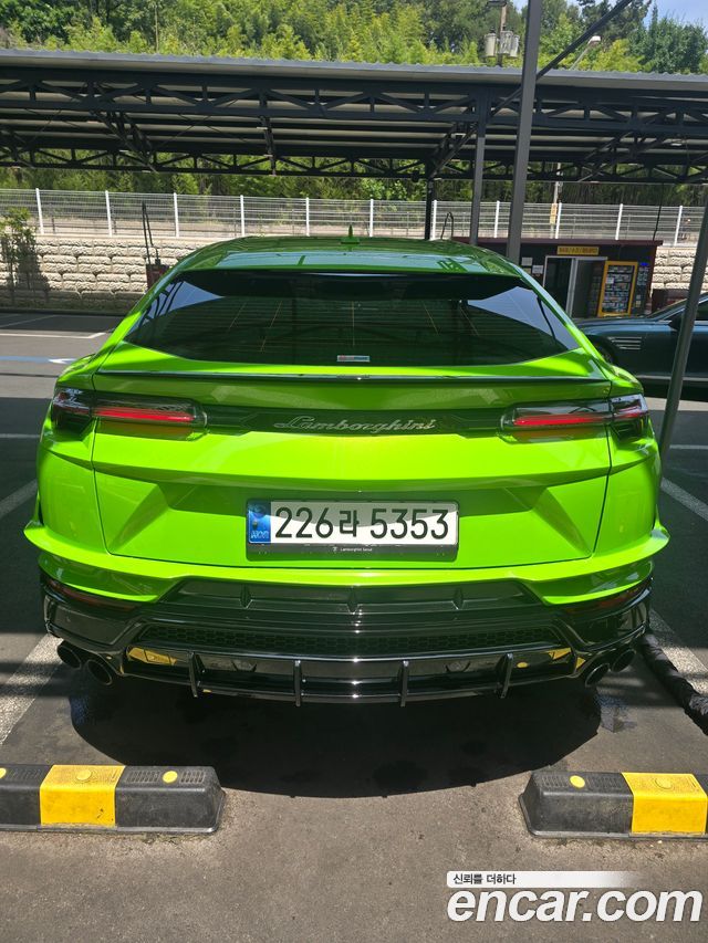 Lamborghini Urus 4.0 V8 S — пробег 13 600 км — фото 4 из 5