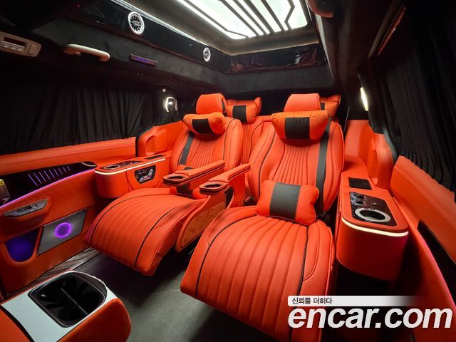 Kia Carnival HEV 9-Seater Hi-Limousine (Special vehicle) — пробег 3 000 км — фото 1 из 5