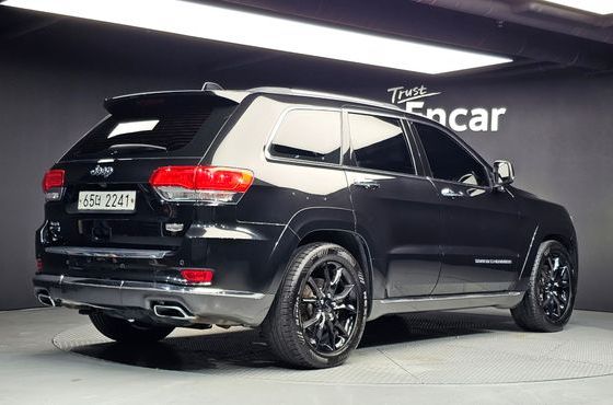 Jeep Cherokee 3.0 Diesel Overland Summit WK2 — пробег 175 504 км — фото 2 из 5
