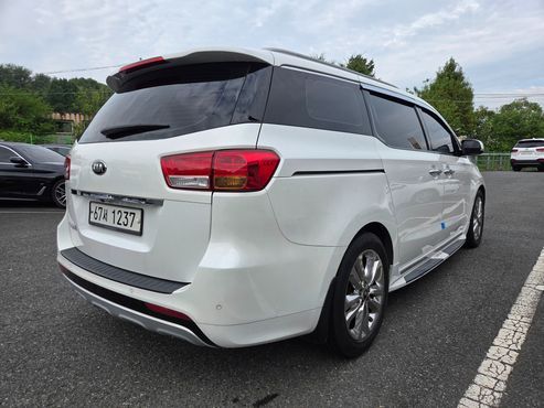 Kia Carnival 9-seater Prestige — пробег 196 125 км — фото 2 из 5