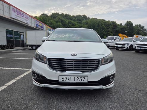 Kia Carnival 9-seater Prestige — пробег 196 125 км — фото 3 из 5