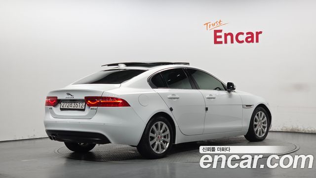 Jaguar XE 20d Prestige — пробег 83 255 км — фото 2 из 5