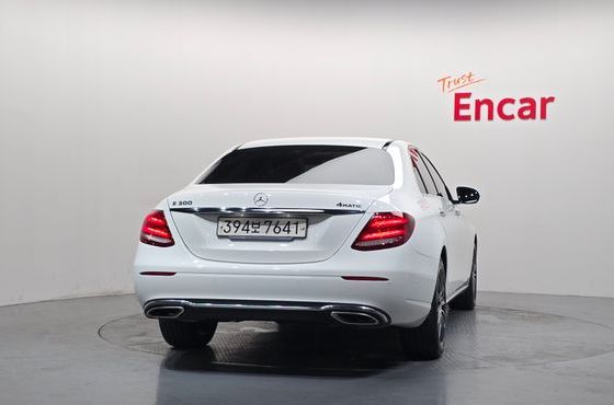 Mercedes-Benz E-Class E300 4MATIC Avnatgarde — пробег 120 355 км — фото 4 из 5
