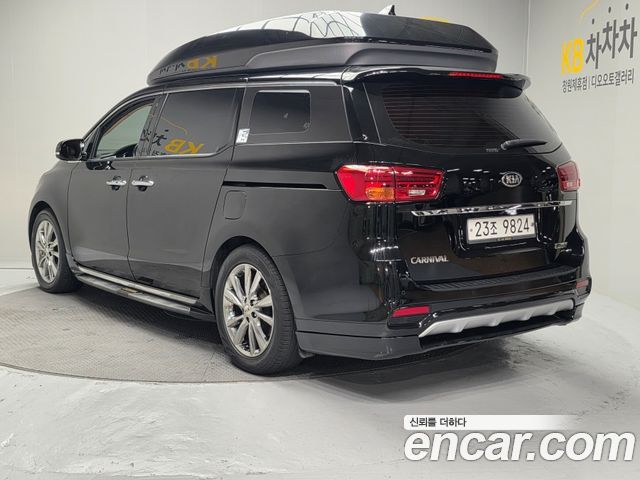 Kia Carnival 9-Seater Hi-Limousine Noblesse Special — пробег 98 809 км — фото 3 из 5