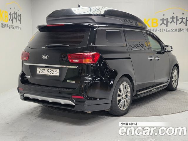 Kia Carnival 9-Seater Hi-Limousine Noblesse Special — пробег 98 809 км — фото 4 из 5
