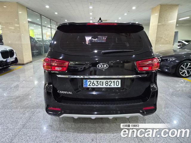 Kia Carnival 9-Seater Prstige — пробег 78 647 км — фото 4 из 5