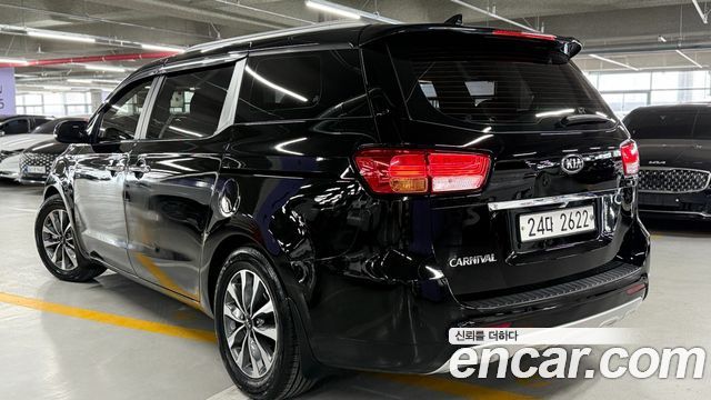 Kia Carnival из Кореи Encar