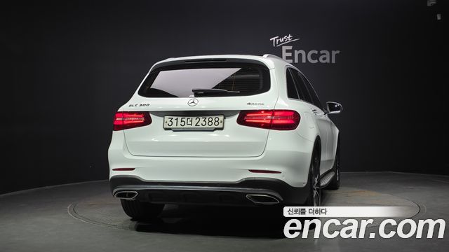 Mercedes-Benz GLC-Class GLC300 4MATIC AMG Line — пробег 28 185 км — фото 4 из 5