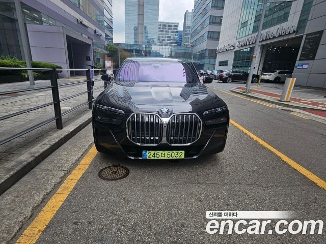 BMW 7-Series 740i xDrive M Sport — пробег 4 500 км — фото 1 из 5