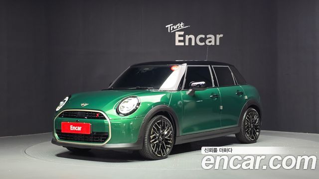 Mini Cooper 5 Door Favoured — пробег 9 229 км — фото 1 из 5