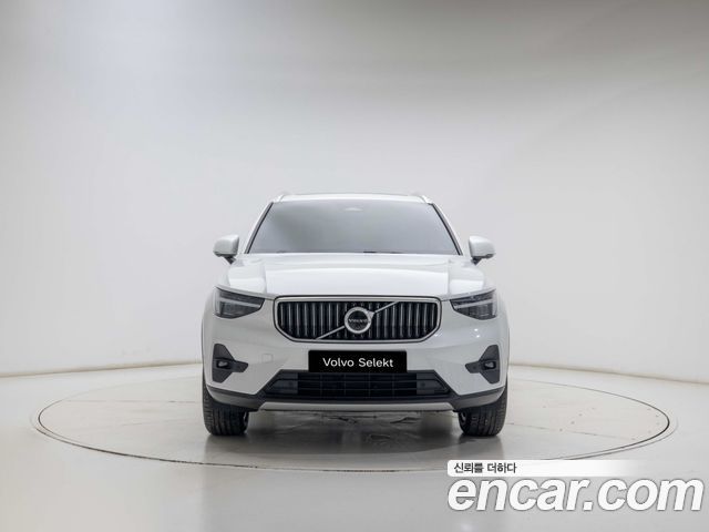 Volvo XC40 B4 Ultra Bright — пробег 14 130 км — фото 2 из 5