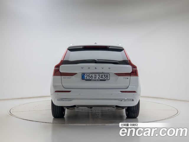 Volvo XC60 T8 Ultra Bright — пробег 3 736 км — фото 4 из 5