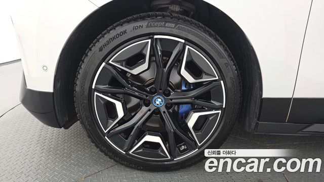 BMW iX из Кореи Encar