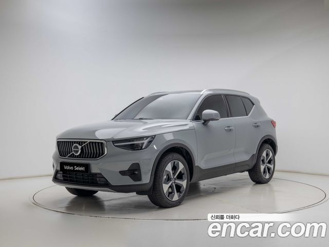 Volvo XC40 B4 Ultra Bright — пробег 351 км — фото 1 из 5