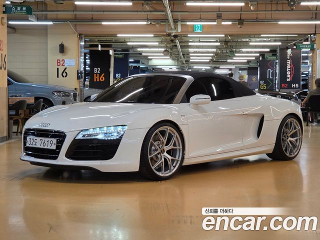 Audi R8 5.2 V10 Spyder — пробег 49 000 км — фото 2 из 5