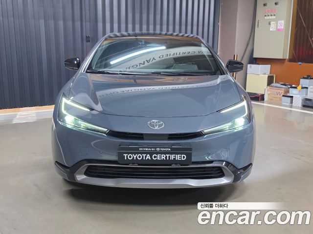 Toyota Prius 2.0 XLE AWD — пробег 4 352 км — фото 3 из 5