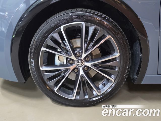 Toyota Prius 2.0 XLE AWD — пробег 4 352 км — фото 5 из 5