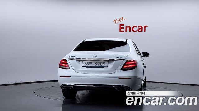 Mercedes-Benz E-Class из Кореи Encar