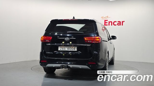 Kia Carnival из Кореи Encar