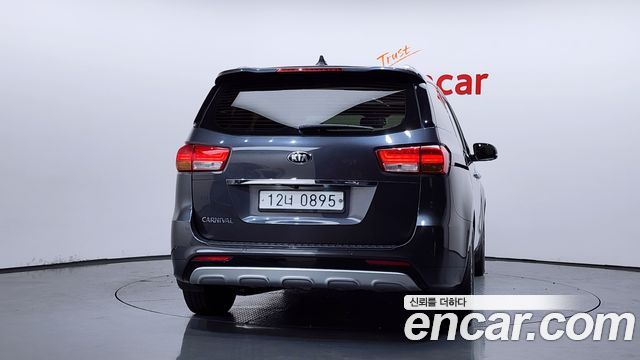 Kia Carnival из Кореи Encar