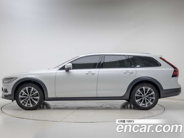 Volvo V90 B5 Ultra AWD — пробег 11 021 км — фото 3 из 5