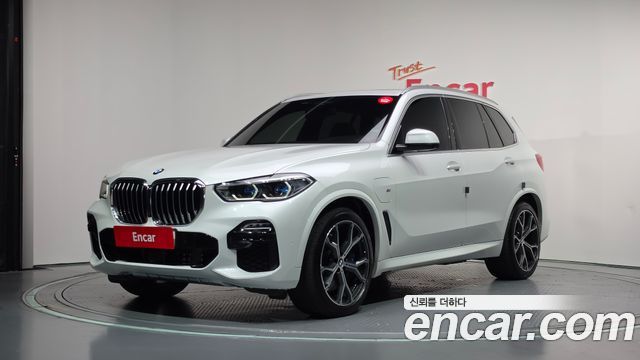 BMW X5 xDrive 45e M Sport — пробег 66 055 км — фото 1 из 5