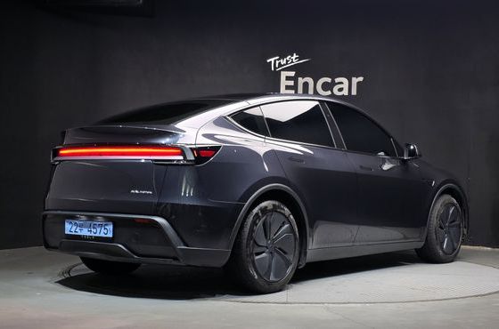 Tesla Model Y Premium Long Range AWD — пробег 9 648 км — фото 2 из 5