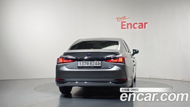 Lexus ES Luxury Plus — пробег 63 450 км — фото 4 из 5