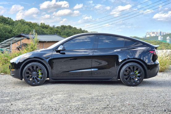 Tesla Model Y Standard Range RWD — пробег 76 994 км — фото 2 из 5