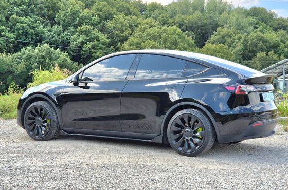 Tesla Model Y Standard Range RWD — пробег 76 994 км — фото 4 из 5
