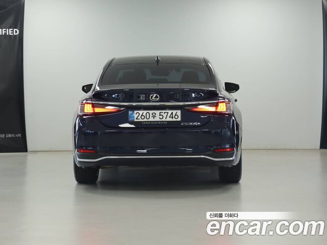 Lexus ES Executive — пробег 42 014 км — фото 4 из 5
