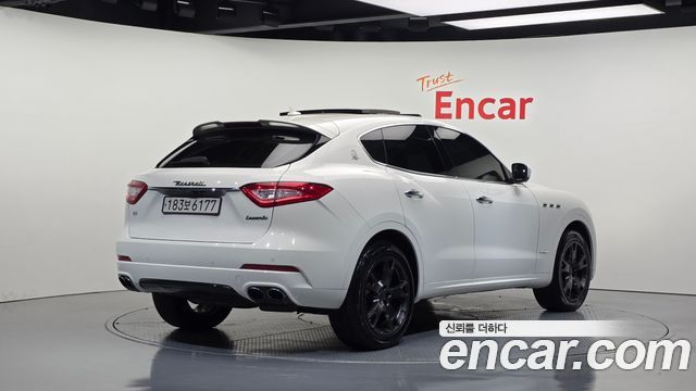 Maserati Levante из Кореи Encar