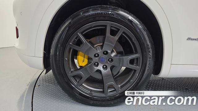 Maserati Levante из Кореи Encar