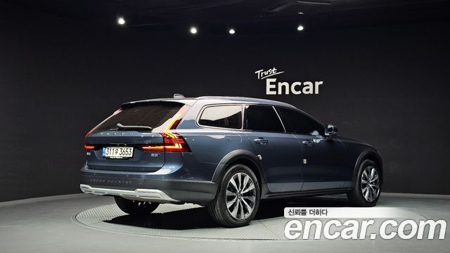 Volvo V90 D5 PRO AWD — пробег 93 645 км — фото 2 из 5
