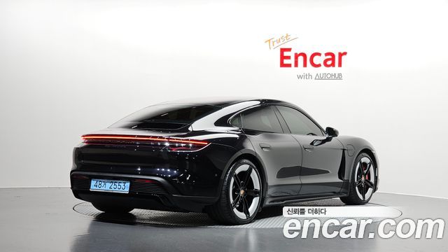 Porsche Taycan GTS — пробег 13 224 км — фото 2 из 5