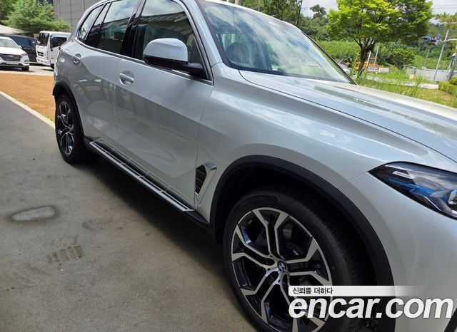 BMW X5 xDrive 50e M Sport — пробег 780 км — фото 3 из 5