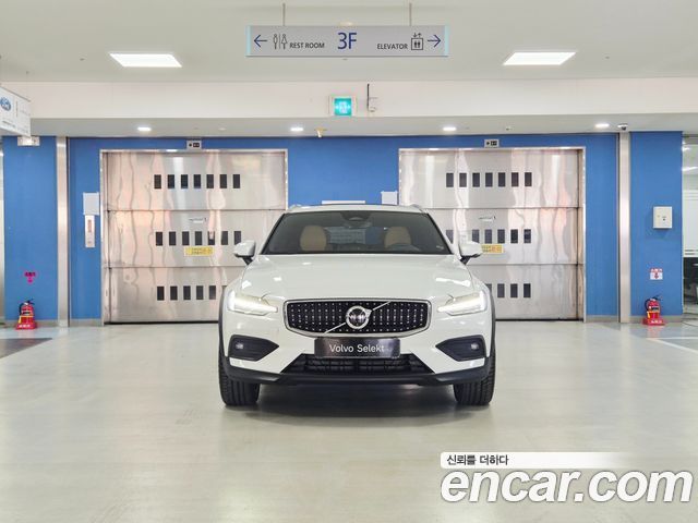 Volvo V60 B5 Ultra AWD — пробег 2 499 км — фото 3 из 5