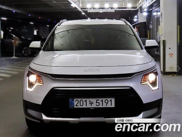 Kia Niro Prestige — пробег 25 594 км — фото 2 из 5