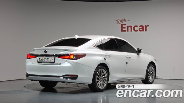 Lexus ES Luxury Plus — пробег 22 844 км — фото 2 из 5